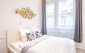 Ultra Central - New - Comfy Studio